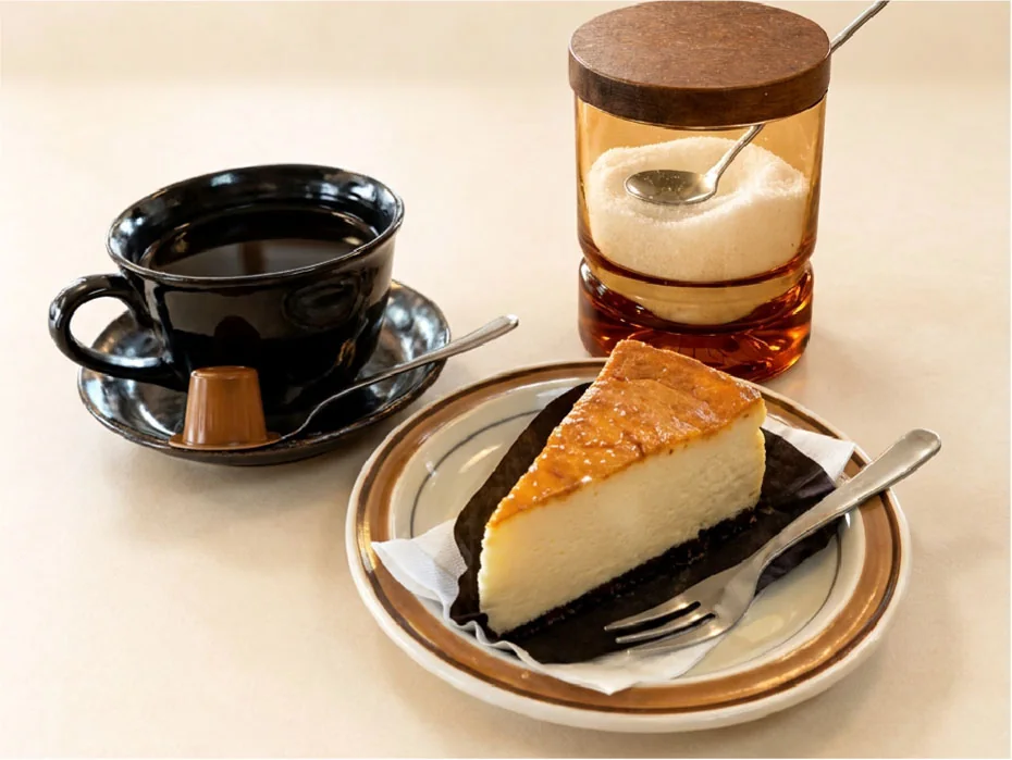 ベイクド チーズケーキとコーヒー
